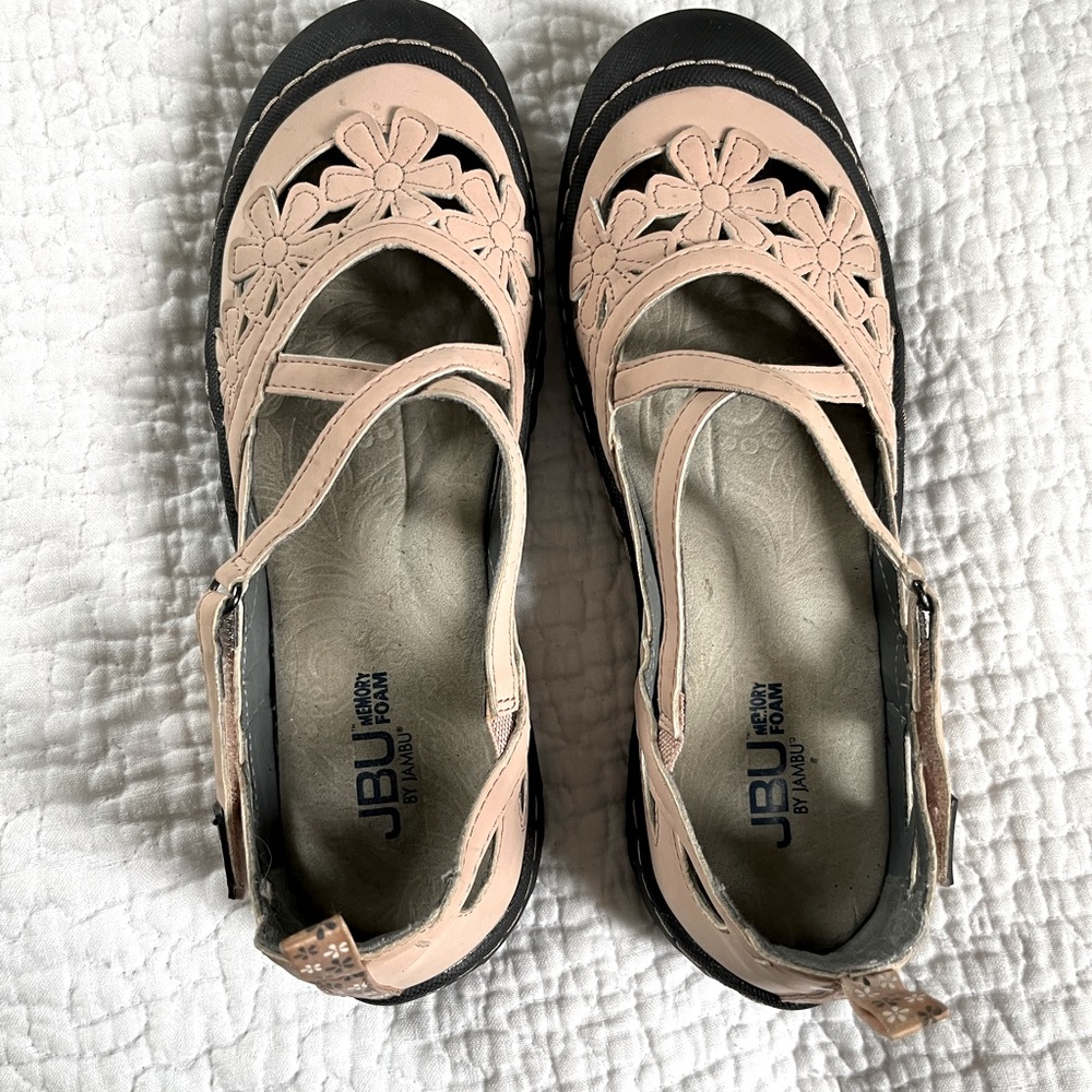 JBU Gray/Pink Mary Jane’s flower shoes!